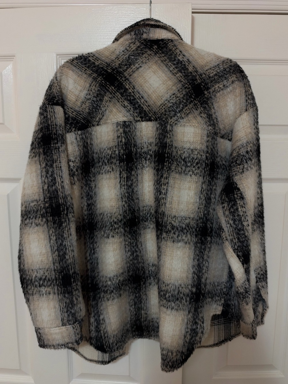 La Hearts Black and Cream Plaid Shacket - Size Medium/Large - Picture 5 of 6